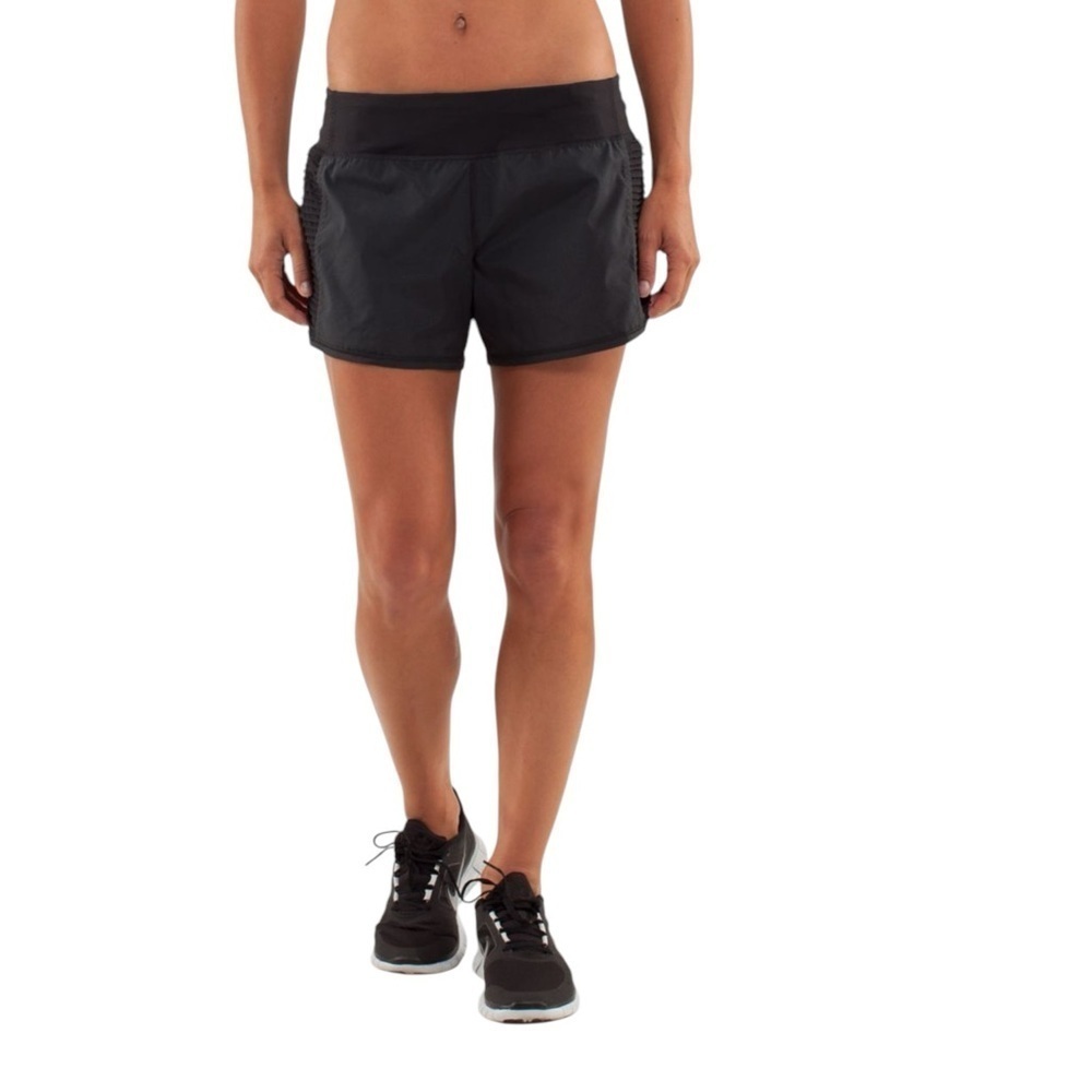 Lululemon Run: Bright At Night Short Sz 4 Black